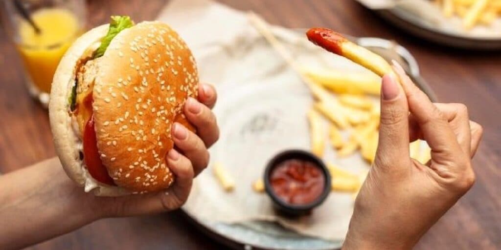Em crise, fast-food mais amado abaixa as portas de várias lojas e promove demissão em massa em país