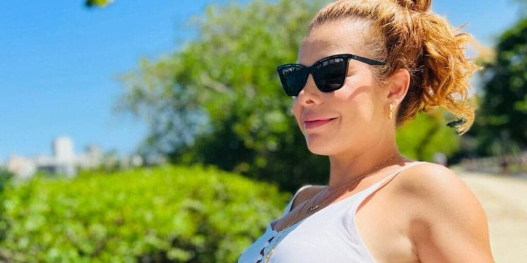 Desaparecida da TV, Fernanda Souza ressurge de biquíni, muito mais magra, e choca com mudança radical