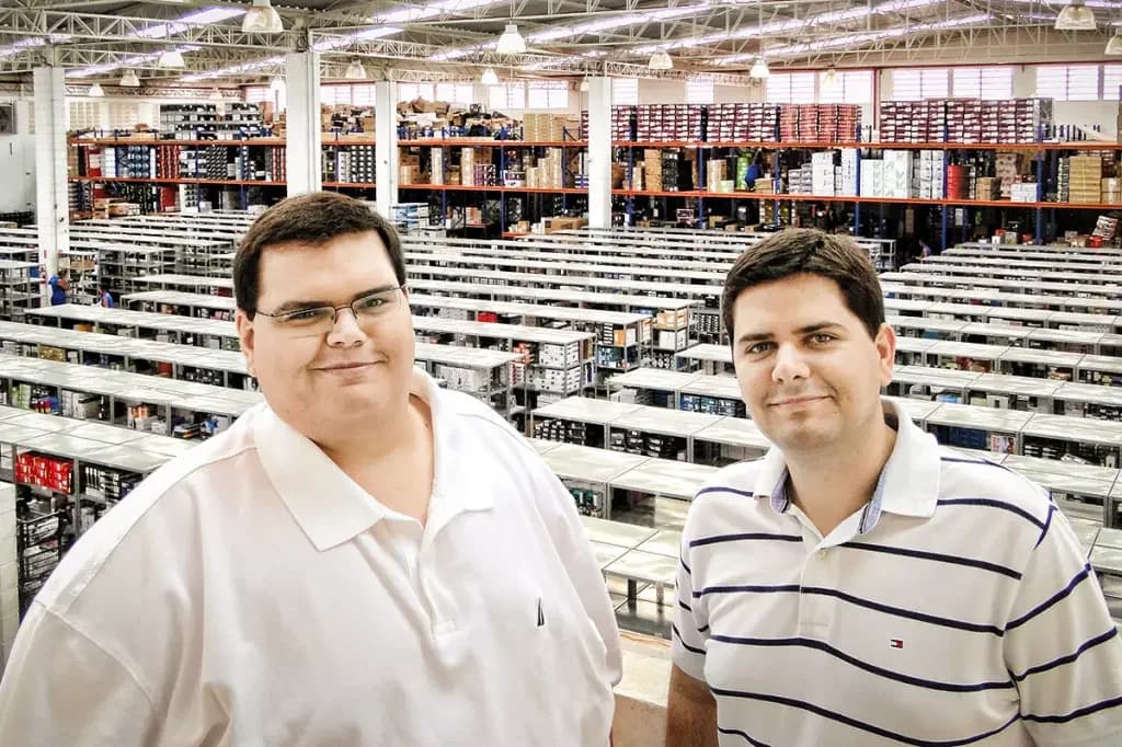Thiago e Leandro Ramos eram os únicos funcionários da empresa (Kabum!/Divulgação) Thiago e Leandro Ramos eram os únicos funcionários da empresa (Kabum!/Divulgação)