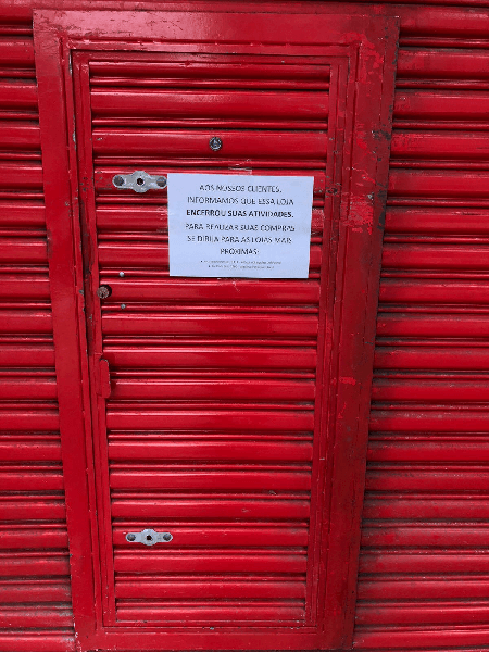 Comunicado feito na porta da Americanas (Foto: Reprodução/ Internet)