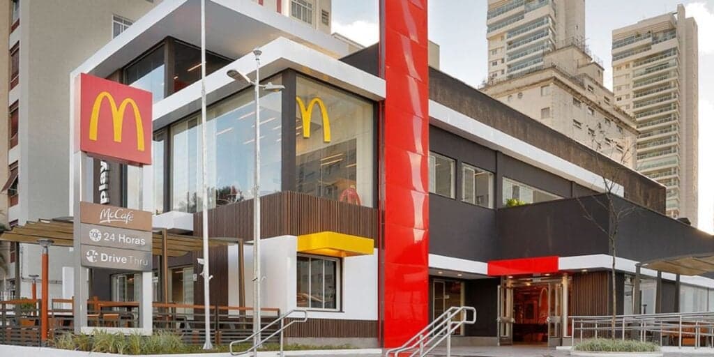 Demissões, novo cardápio e fechamento de escritório: A verdade do que está acontecendo com o McDonald's