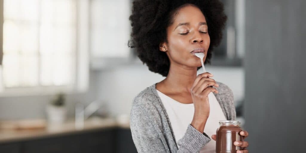 Atenção: Mulheres estão emagrecendo comendo chocolate e doce de leite diariamente e você tem que saber como