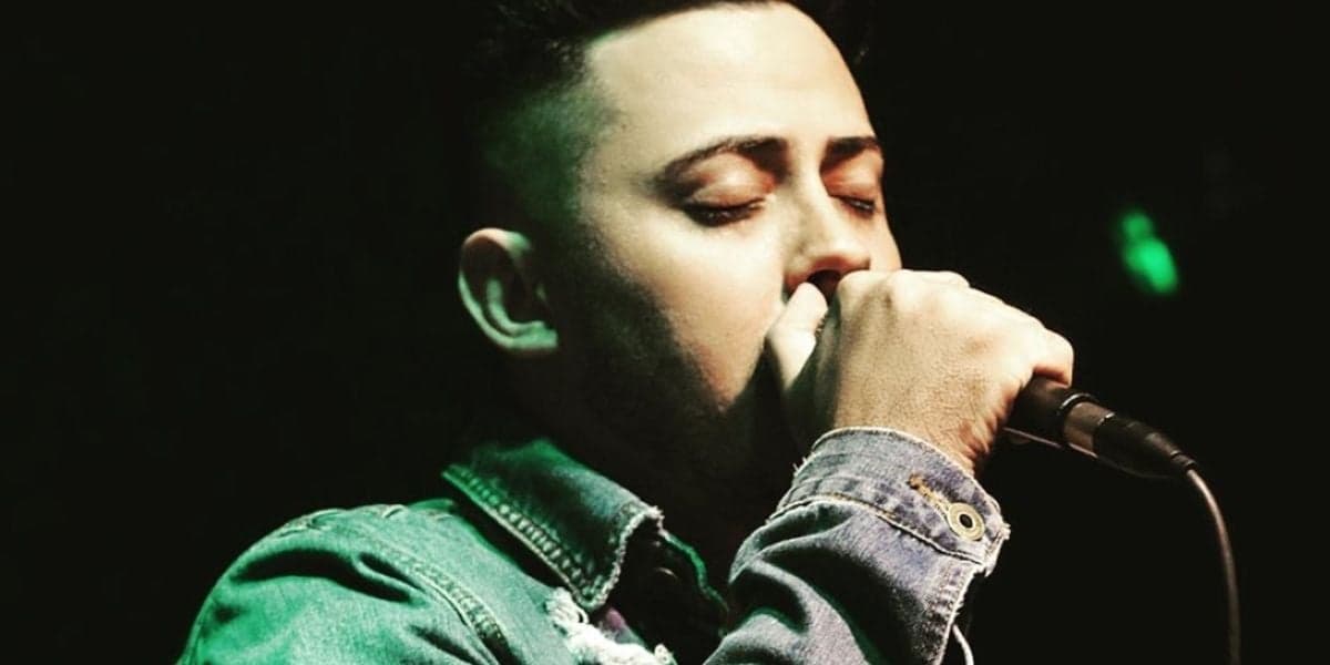Paulinho Moraes em show (Foto: Reprodução / Instagram) 