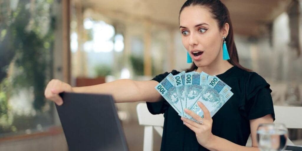 Descobrimos o emprego que te fará ganhar mais de R$10 mil trabalhando em casa e você precisa saber