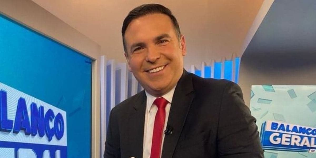 Reinaldo Gottino vive ao lado de uma mulher impressionante (Reprodução - Record)