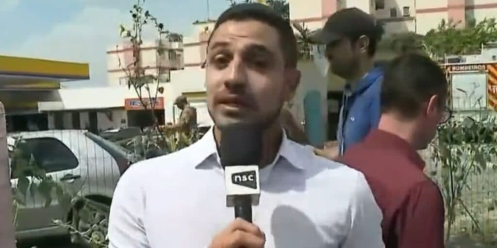 Repórter da Globo chora na frente de pai que teve filho assassinado em ataque brutal em creche: "Desculpas"