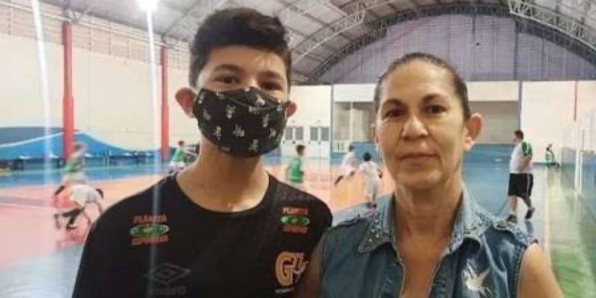 Mãe e filho de Eliza Samudio (Foto:Reprodução/Metrópoles)