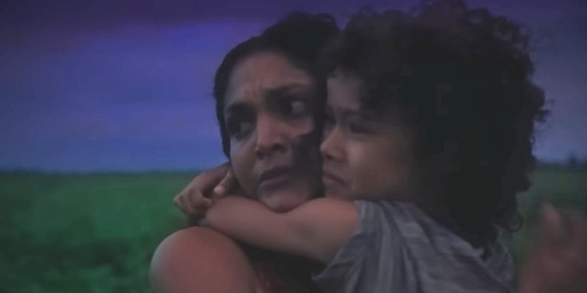 Aline e o filho em Terra e Paixão