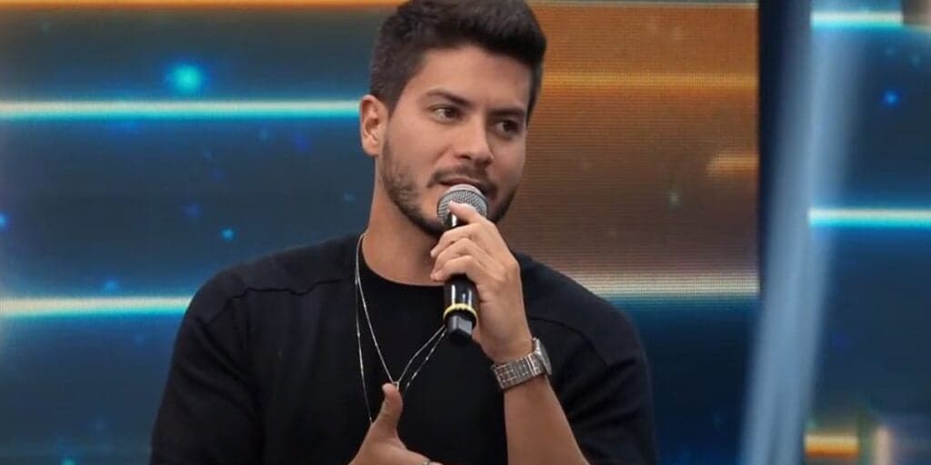 Em rede nacional, Arthur Aguiar alfineta Maíra Cardi e fala sobre apresentar namorada à filha: “Quero esperar”