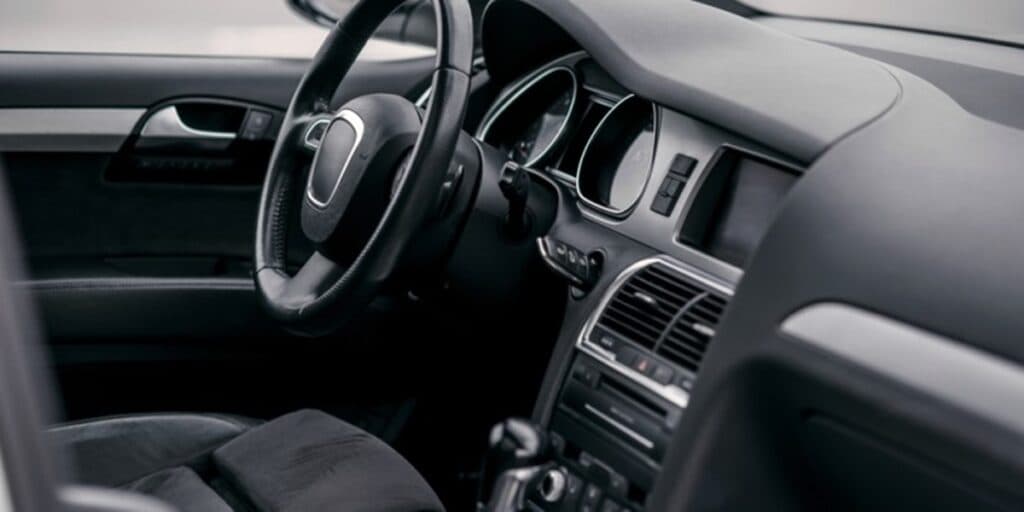 Atenção: este SIMPLES objeto dentro do seu carro pode SALVAR sua vida e você precisa saber