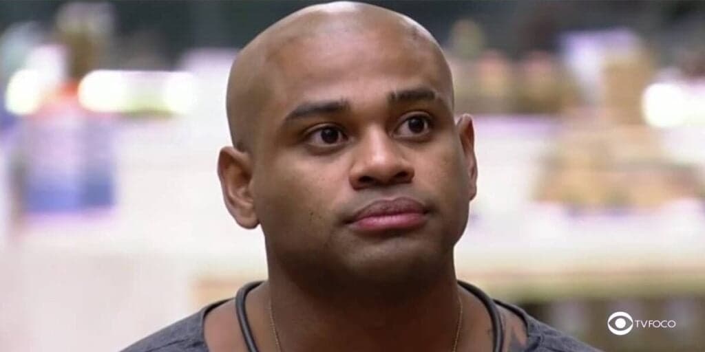 BBB23 - Ao comprar briga com sisters e ser destruído em barraco, Cezar Black é eliminado