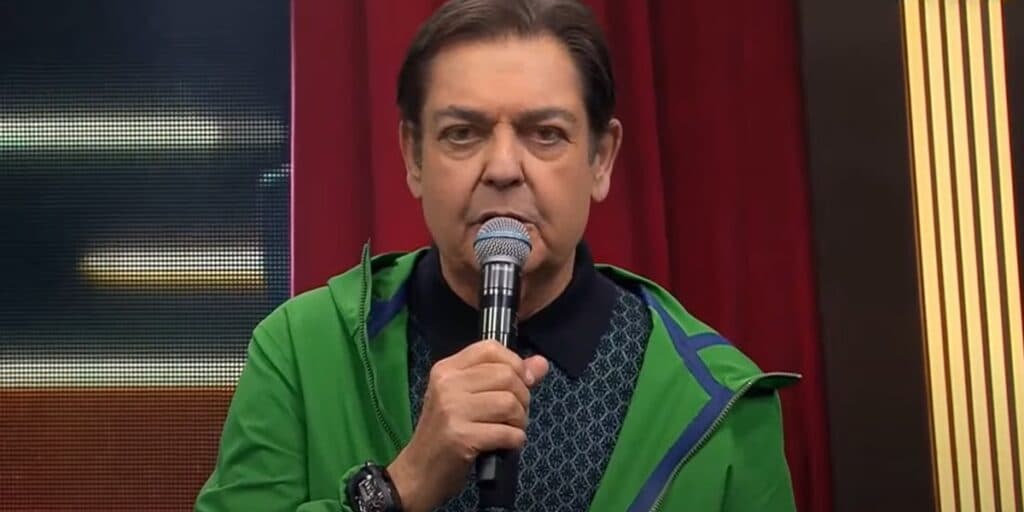 Faustão interrompe programa na Band e dá recado sincero para Roberto Carlos: “Ele provoca isso”