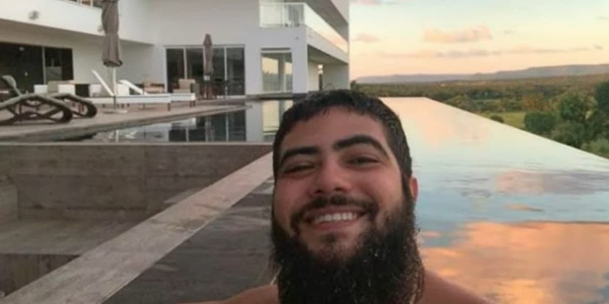 Piscina de borda infinita da casa de Henrique e Juliano (Reprodução: Youtube)