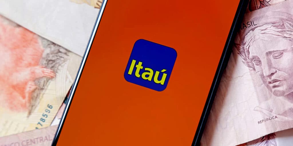 Itaú toma atitude impensável, devolve dinheiro para os clientes e surpreende o mercado