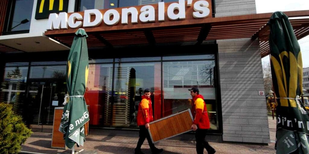 Fim da venda de batata frita, fechamento de lojas e fachadas apagas: O que aconteceu com o McDonald's?