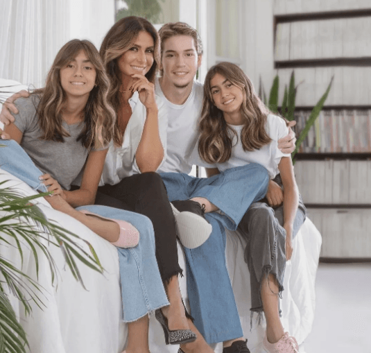 Atriz em campanha com os filhos que rolou em 2022