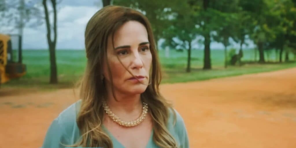 Gloria Pires vai do céu ao inferno logo no primeiro capítulo de Terra e Paixão após realizar sonho