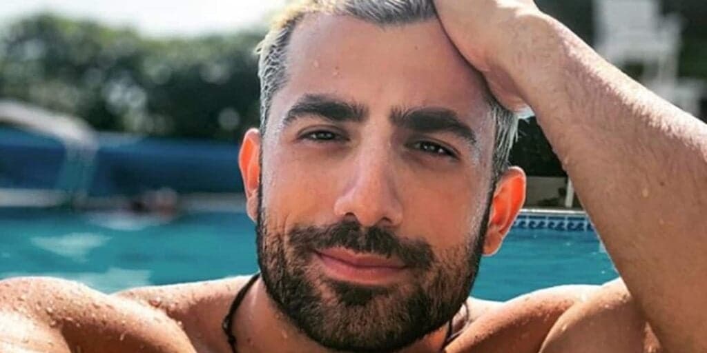 Gay assumido, galã da Globo surge em vídeo picante com Kaysar e choca: “Delícia”