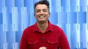 O jornalista é um dos nomes cotados para substituir a apresentadora Chris Flores, caso um dia ela deixe a atração (Reprodução: SBT)