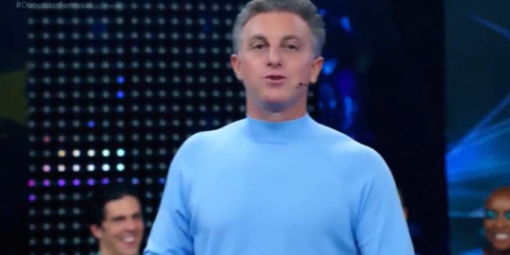 Luciano Huck fica impressionado com o que vê Belo fazer na Globo e não se aguenta: "Minha atenção''