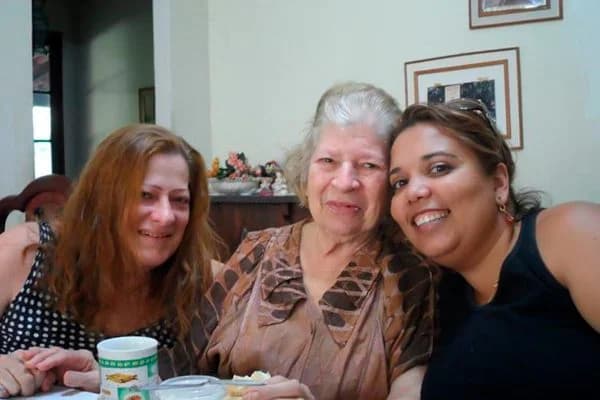 http://tvfoco.uai.com.br/wp-content/uploads/2015/05/Daniela-Mercury.jpg