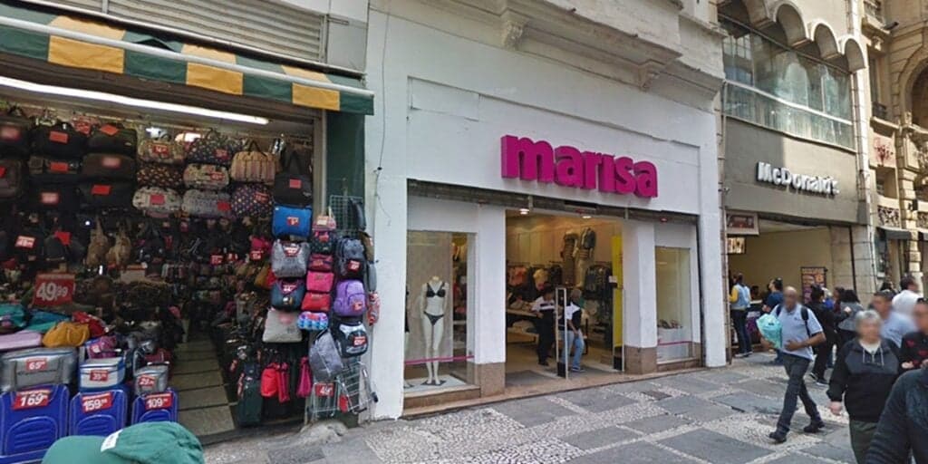 Grande Varejista brasileira anuncia fechamento de quase 100 lojas e promove demissões em massa de funcionários