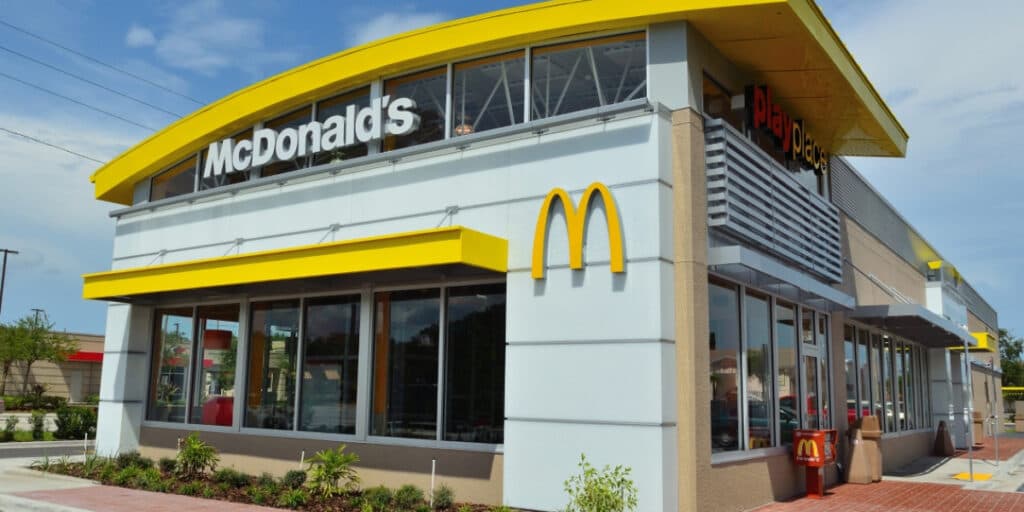 Crise e saída do país? O fechamento chocante e assustador de 200 unidades do McDonald’s