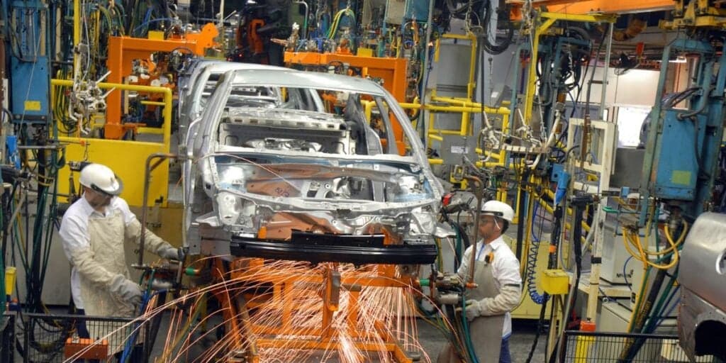 Fim: Montadora gigante pega clientes de surpresa ao confirmar ENCERRAMENTO da produção de carro amado