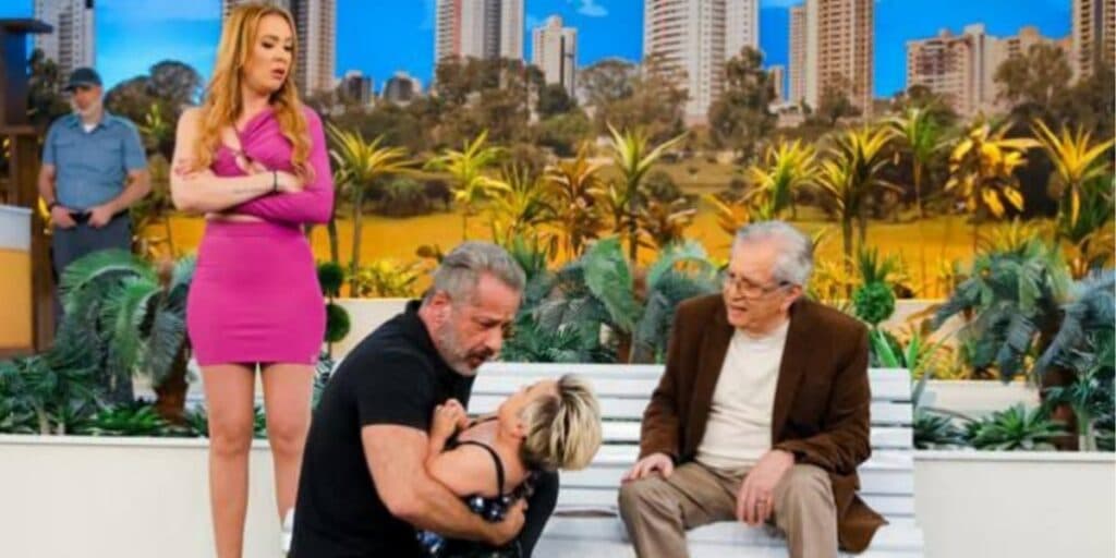 Astro do SBT choca público ao se assumir e manda recado: "O tio já tá fora do armário"