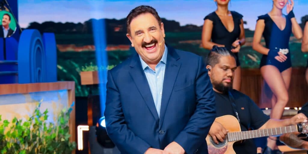 Record encosta facão nas costas do Programa do Ratinho e sai da lama com fenômeno: Audiências 12/4