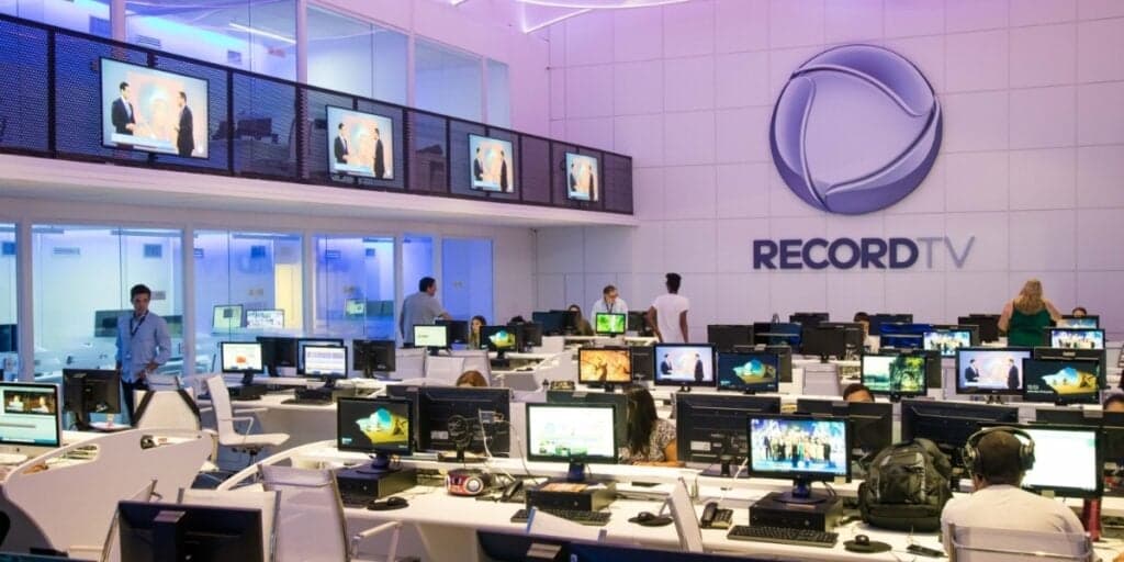 Record toma atitude que ninguém esperava, faz contratação e pode gerar fúria da Universal