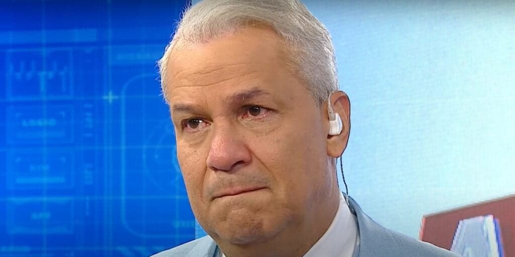 Sikêra Júnior chora ao vivo e faz desabafo, após programa ser tirado do ar na RedeTV!: “Não sei nem o que dizer”