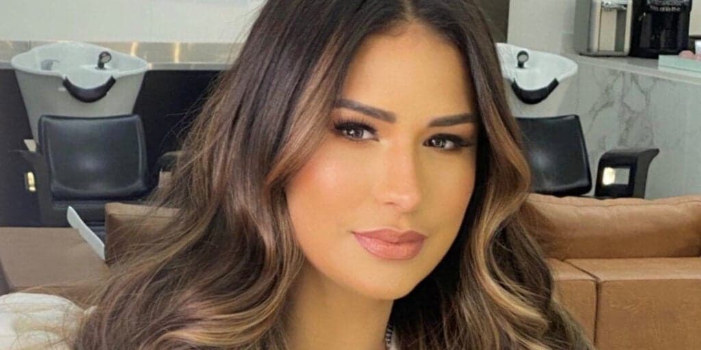 Sem Simaria, Simone Mendes é milionária, fatura no mínimo R$1 milhão por mês e ostenta mansão absurda