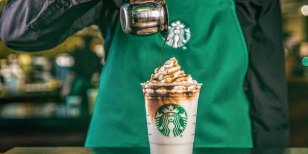 Desmascarado o que o Starbucks faz com os clientes e motivo para anotarem seu nome no copo
