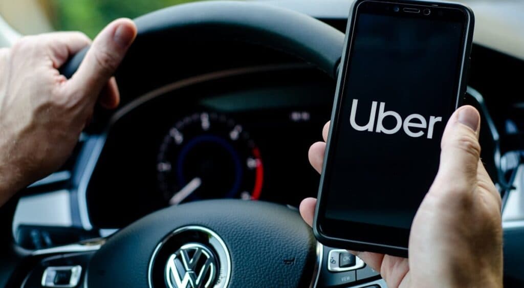 Descobrimos o SEGREDO para deixar seu Uber MUITO mais barato e você precisa saber disso agora