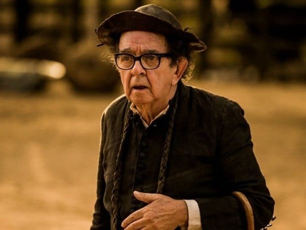 Umberto Magnani viveu o Padre Romão em Velho Chico (Foto: Reprodução/ Globo)