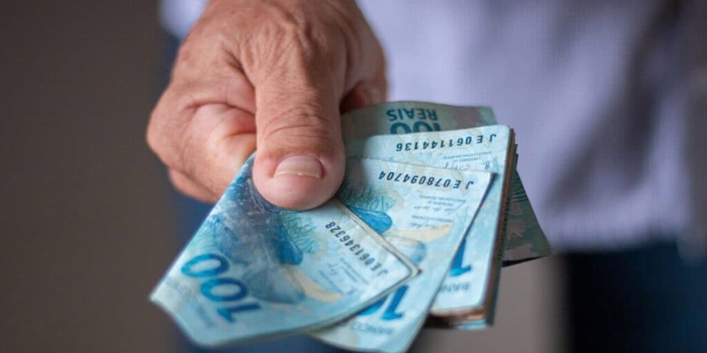 R$244 milhões liberados, pagamento do 14º salário e abono EXTRA: 3 vitórias chegam à lista de CPFs