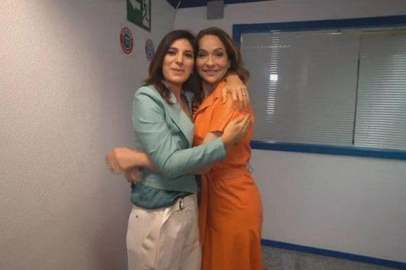 http://tvfoco.uai.com.br/wp-content/uploads/2015/05/Daniela-Mercury.jpg