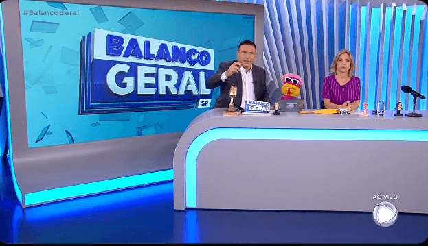 Reinaldo Gottino e Keila Jimenez na bancada de "A Hora da Venenosa" da Record (Foto Reprodução/PlayPlus)