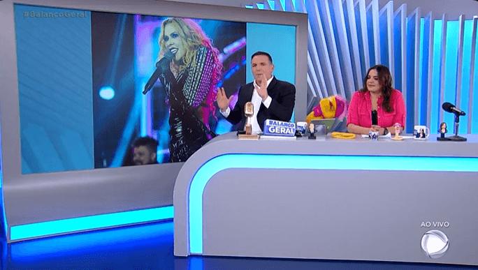 Gottino e Fabíola Reipert na bancada da "Hora da Venenosa", do "Balanço Geral" da Record (Foto Reprodução/PlayPlus)