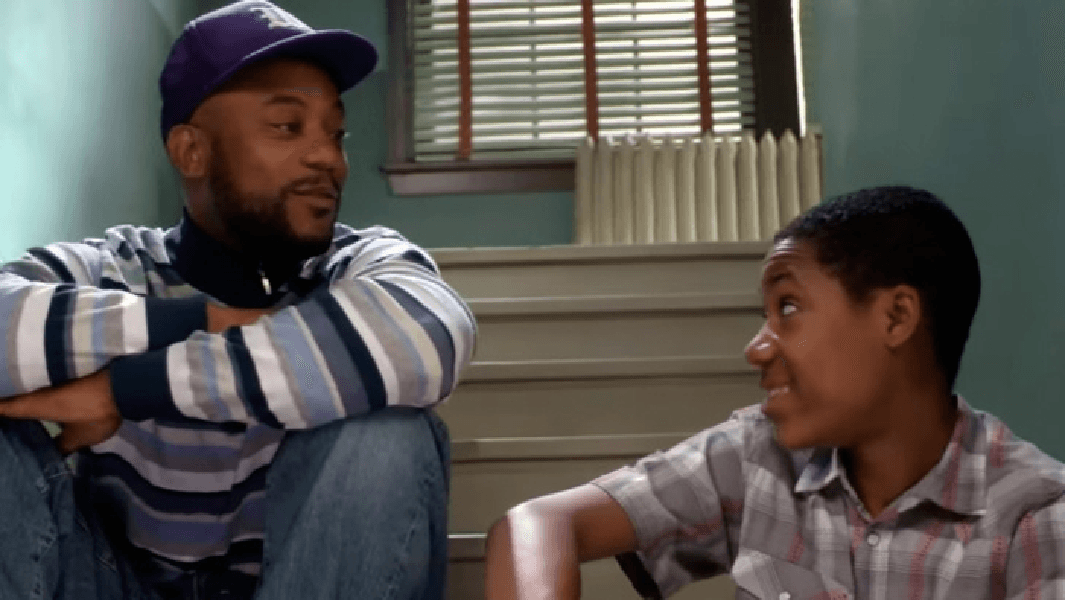 Ricky Harris ao lado do personagem Chris (Foto: Reprodução/ Internet) Ricky Harris ao lado do personagem Chris (Foto: Reprodução/ Internet)