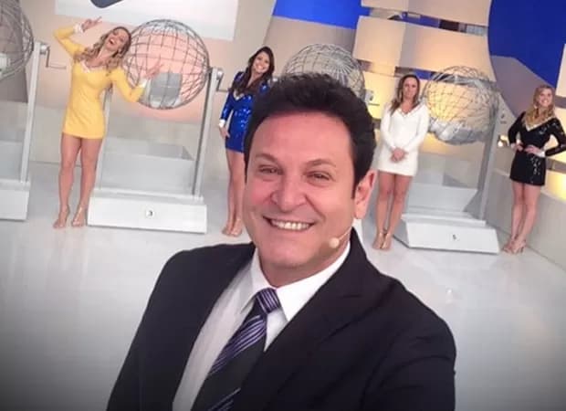 http://tvfoco.uai.com.br/wp-content/uploads/2015/05/Daniela-Mercury.jpg