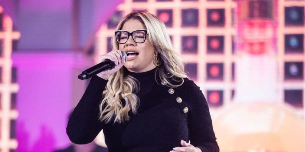 Após fim conturbado, ex de Marília Mendonça anuncia casamento com cantora e é detonado por fãs: "Foi ruim"