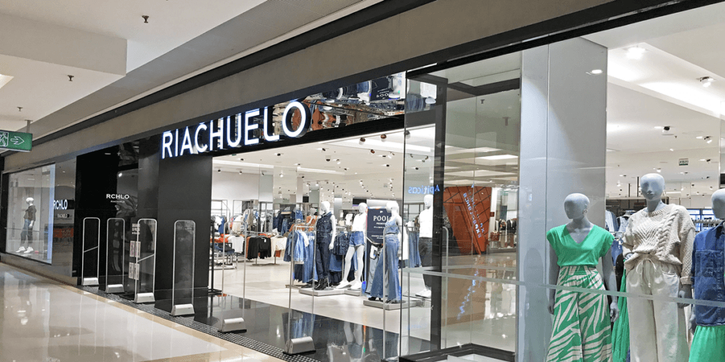 Tensão e à beira da falência: Concorrente da Riachuelo fecha 91 lojas e é até despejada de shopping