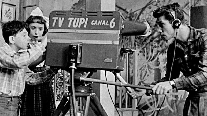 http://tvfoco.uai.com.br/wp-content/uploads/2015/05/Daniela-Mercury.jpg
