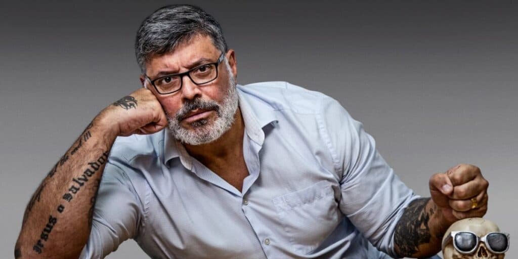 Escândalo: Alexandre Frota expõe famoso da Globo, diz que foi encurralado de roupão e forçado a sexo