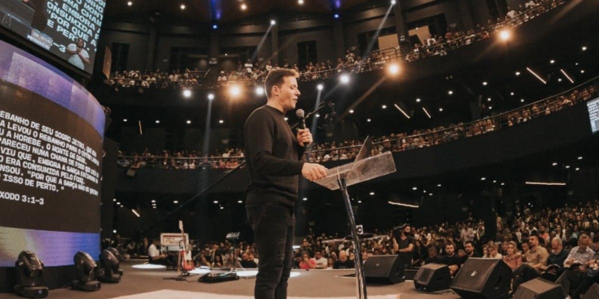 André Valadão ministrando na Igreja Lagoinha (Foto: Reprodução/Instagram)