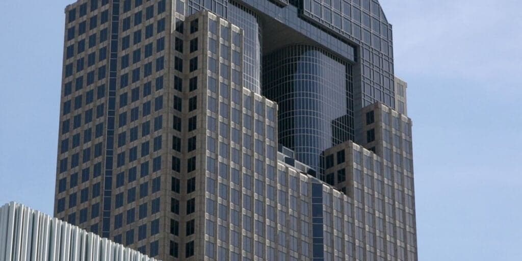 Banco tem falência decretada e demissões em massa são anunciadas: “Dos 7 mil funcionários”
