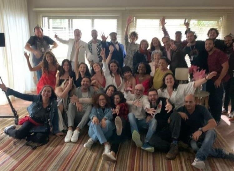 Bastidores da novela Travessia com parte do elenco