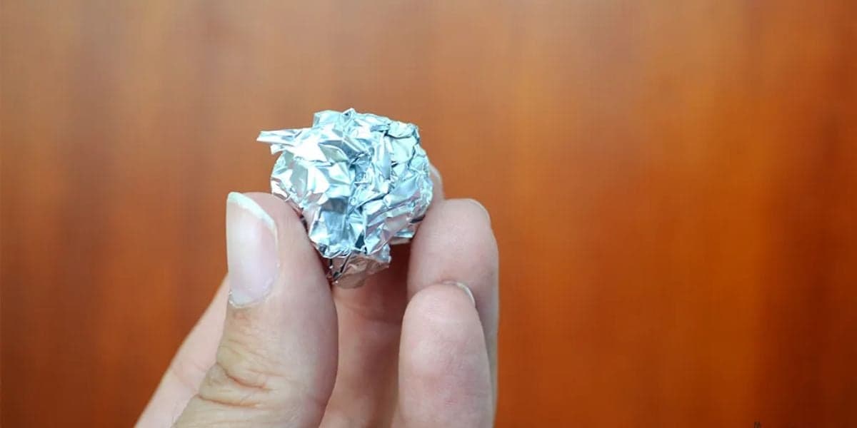 bolinha de papel alumínio possui muitas utilidades - Foto Reprodução Internet